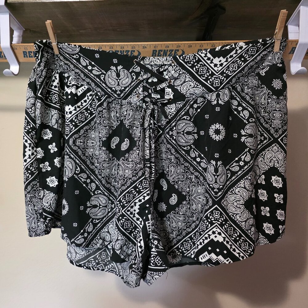 SHEIN 5xl Paisley Shorts NWOT